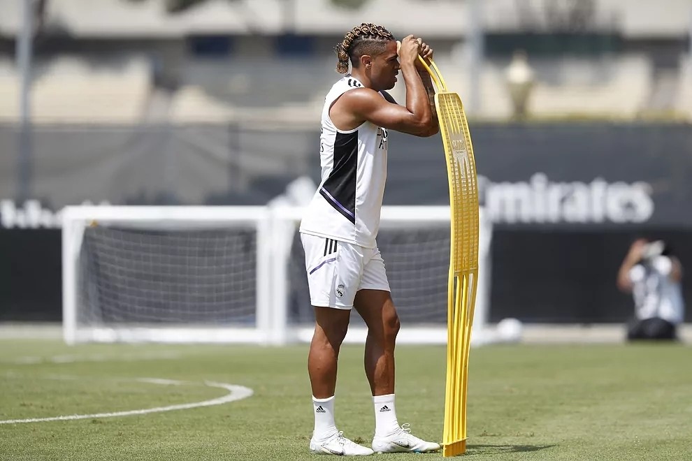 哈兰德在TES比赛中表现优异，领先优势明显引发热议！