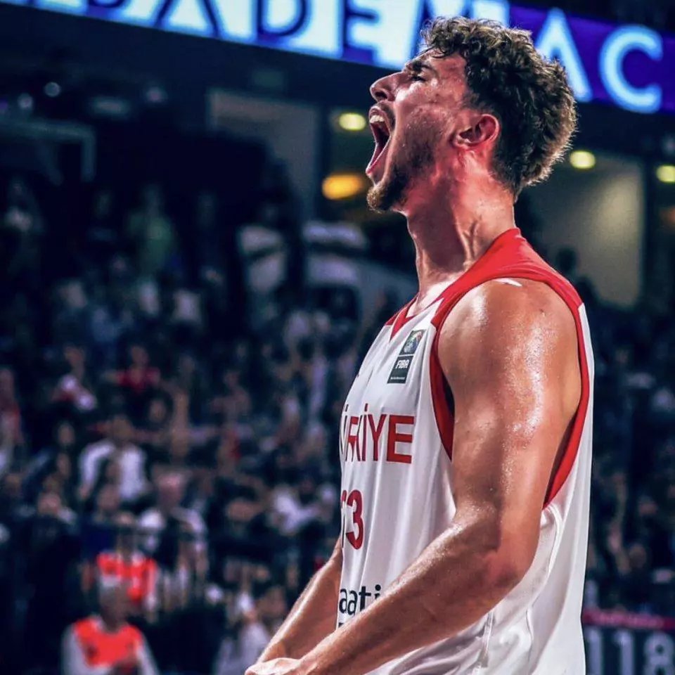 西亚卡姆迎来五赛季出色发挥，DWG观众热烈欢呼！